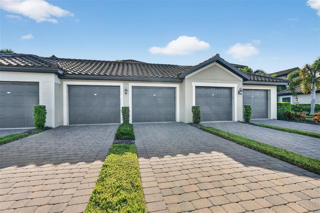 For Rent: $2,300 (2 beds, 2 baths, 1355 Square Feet)
