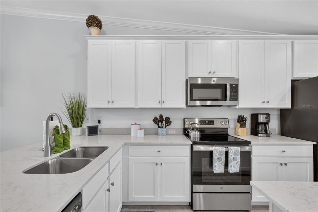 For Rent: $2,300 (2 beds, 2 baths, 1355 Square Feet)