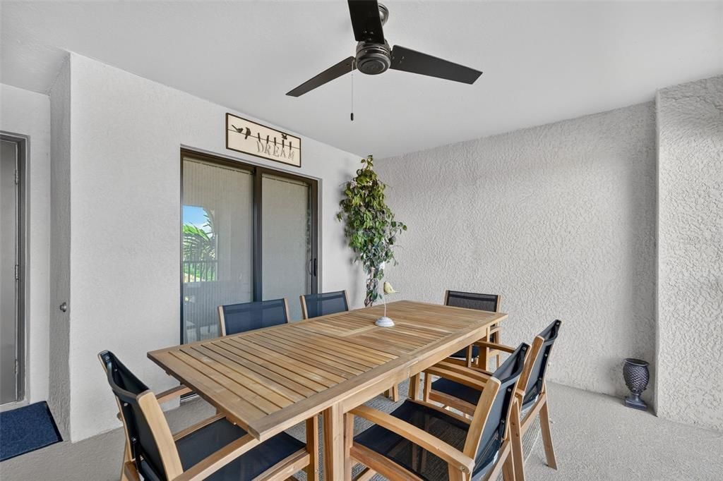 For Rent: $2,300 (2 beds, 2 baths, 1355 Square Feet)
