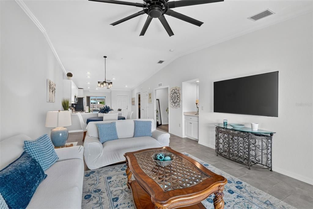 For Rent: $2,300 (2 beds, 2 baths, 1355 Square Feet)