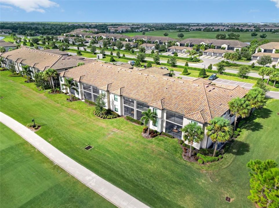For Rent: $2,300 (2 beds, 2 baths, 1355 Square Feet)