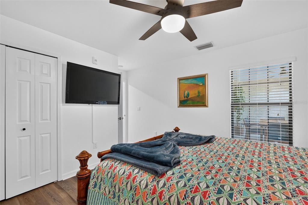 For Rent: $2,300 (2 beds, 2 baths, 1355 Square Feet)