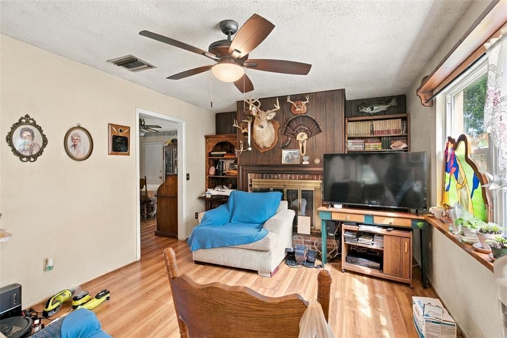 En Venta: $1,350,000 (3 camas, 2 baños, 2265 Pies cuadrados)