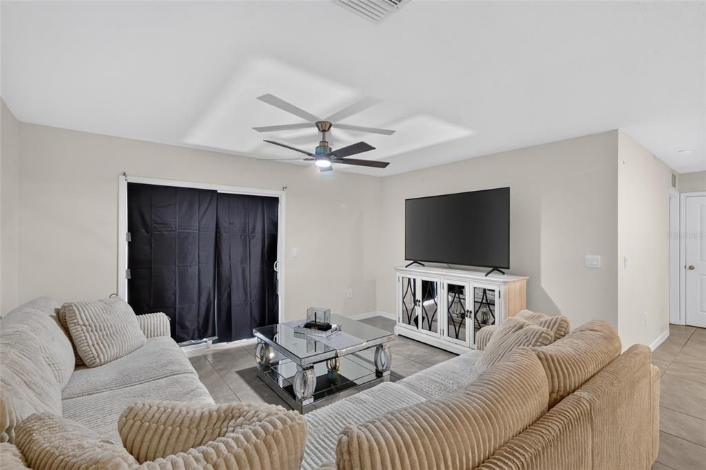 В аренду: $2,650 (5 спален, 3 ванн, 2342 Квадратных фут)