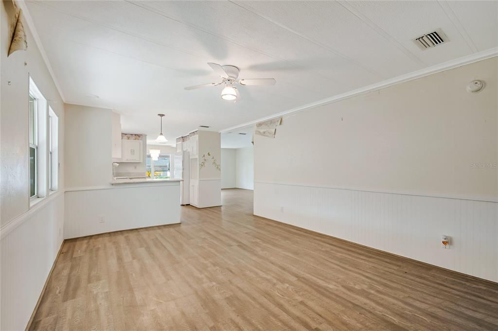 For Sale: $164,900 (2 beds, 2 baths, 1558 Square Feet)