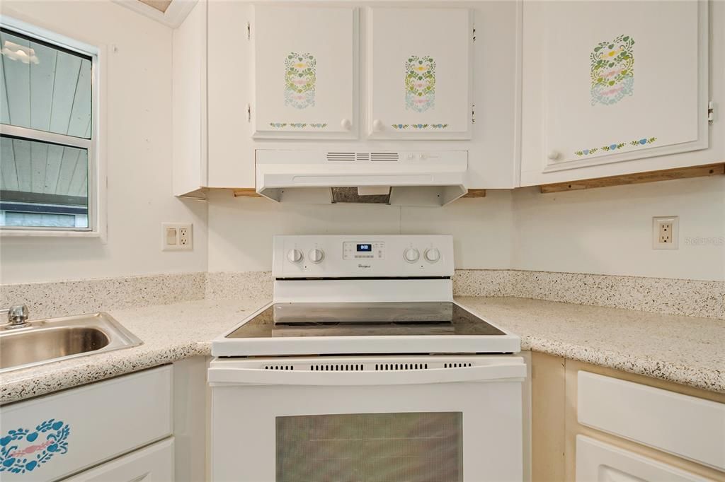 For Sale: $164,900 (2 beds, 2 baths, 1558 Square Feet)