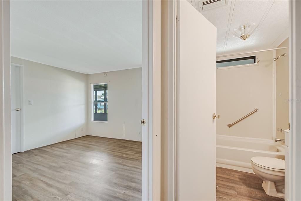 For Sale: $164,900 (2 beds, 2 baths, 1558 Square Feet)