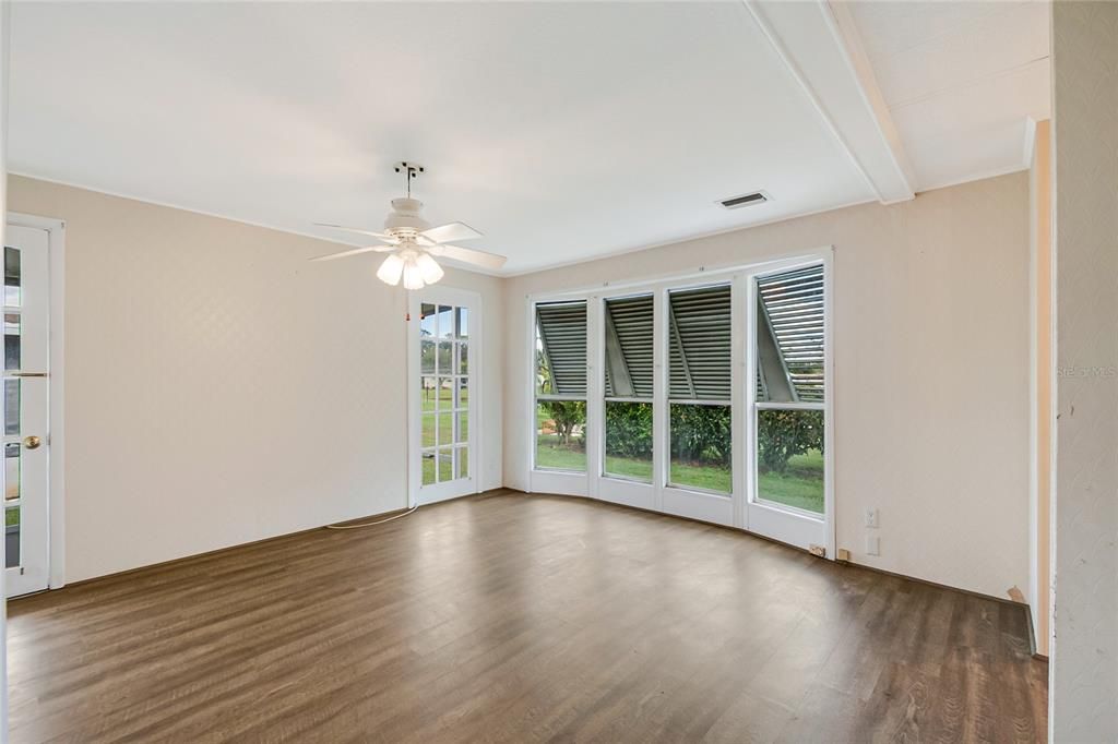 For Sale: $164,900 (2 beds, 2 baths, 1558 Square Feet)