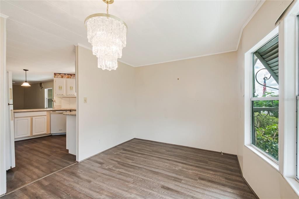 For Sale: $164,900 (2 beds, 2 baths, 1558 Square Feet)