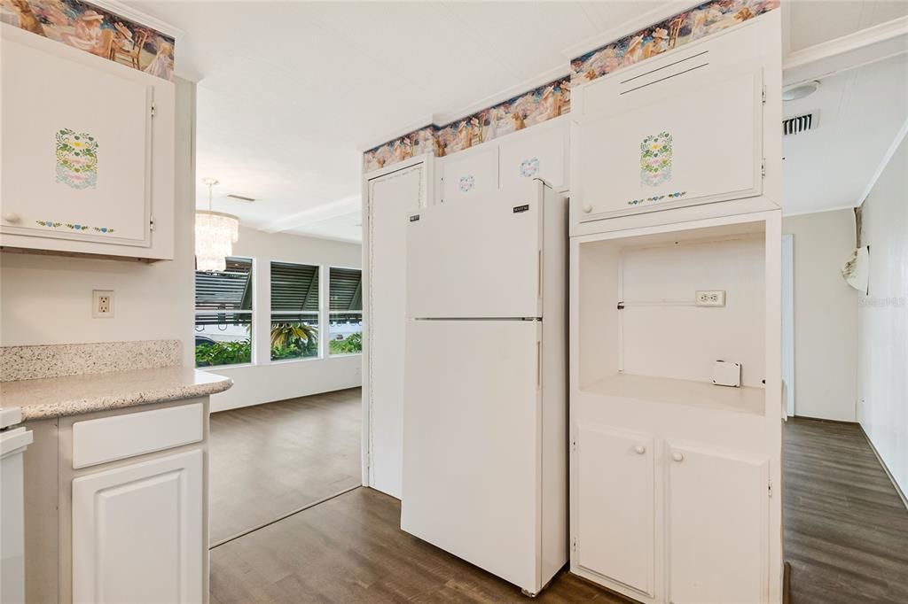 For Sale: $164,900 (2 beds, 2 baths, 1558 Square Feet)