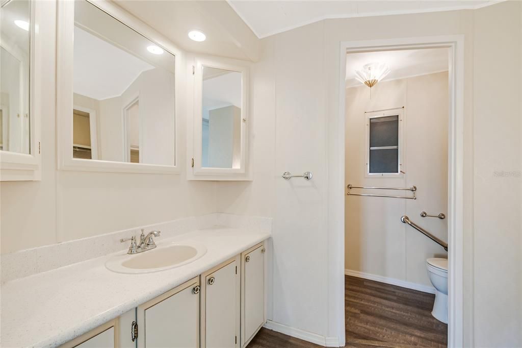 For Sale: $164,900 (2 beds, 2 baths, 1558 Square Feet)