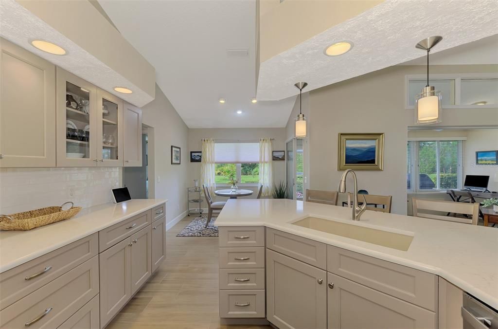 На продажу: $365,000 (3 спален, 2 ванн, 1775 Квадратных фут)