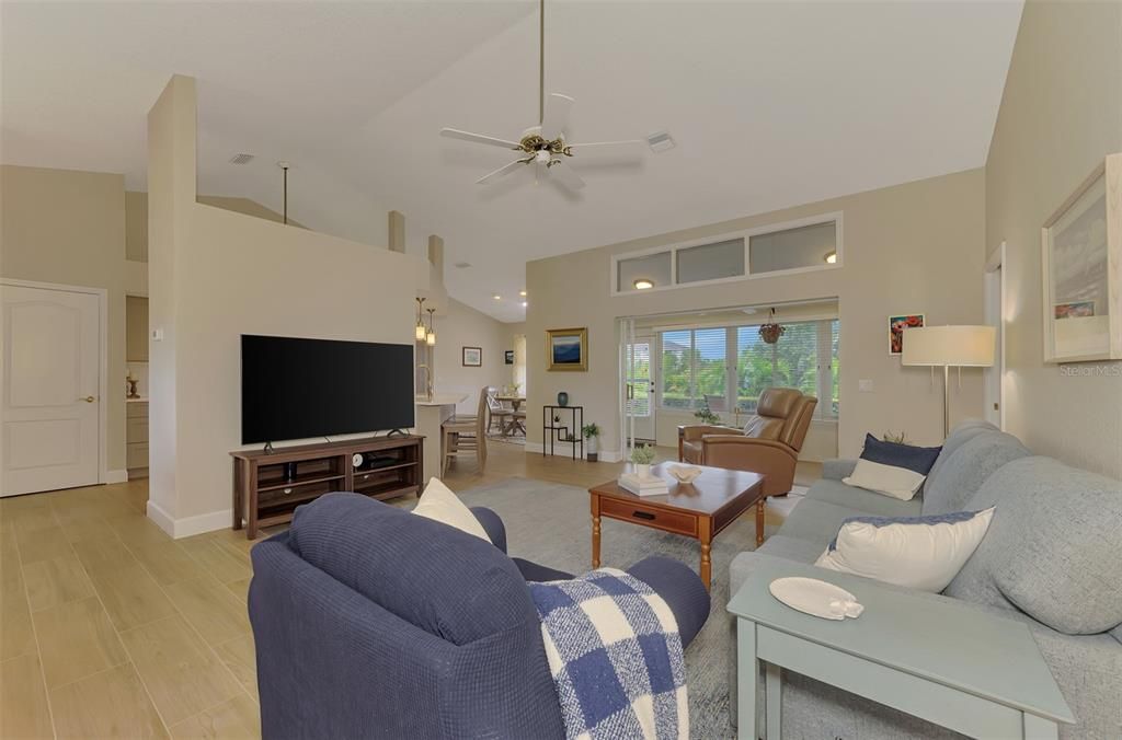 На продажу: $365,000 (3 спален, 2 ванн, 1775 Квадратных фут)