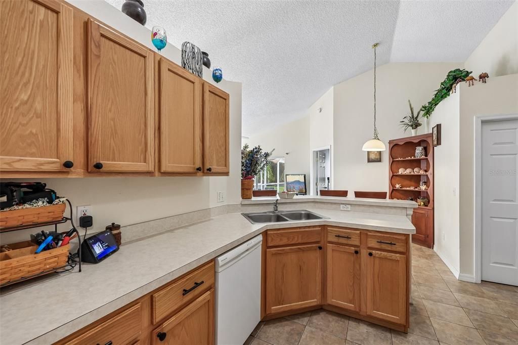 For Sale: $380,000 (4 beds, 3 baths, 1897 Square Feet)