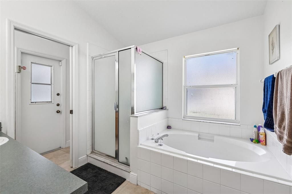For Sale: $380,000 (4 beds, 3 baths, 1897 Square Feet)