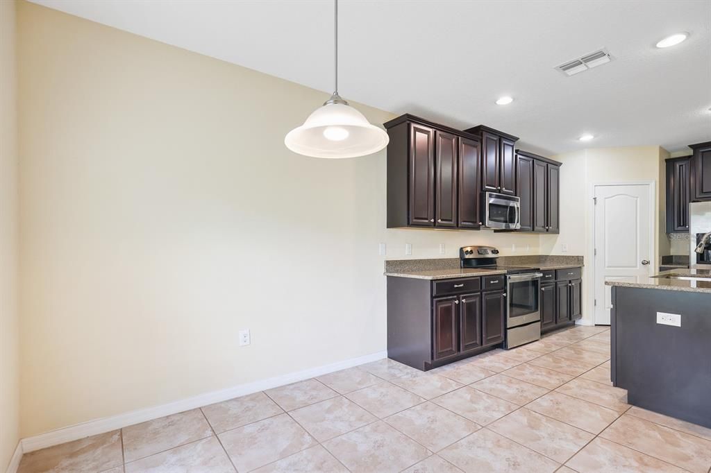 For Rent: $2,600 (4 beds, 2 baths, 2109 Square Feet)