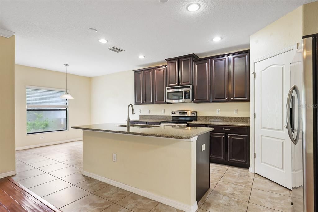 For Rent: $2,600 (4 beds, 2 baths, 2109 Square Feet)