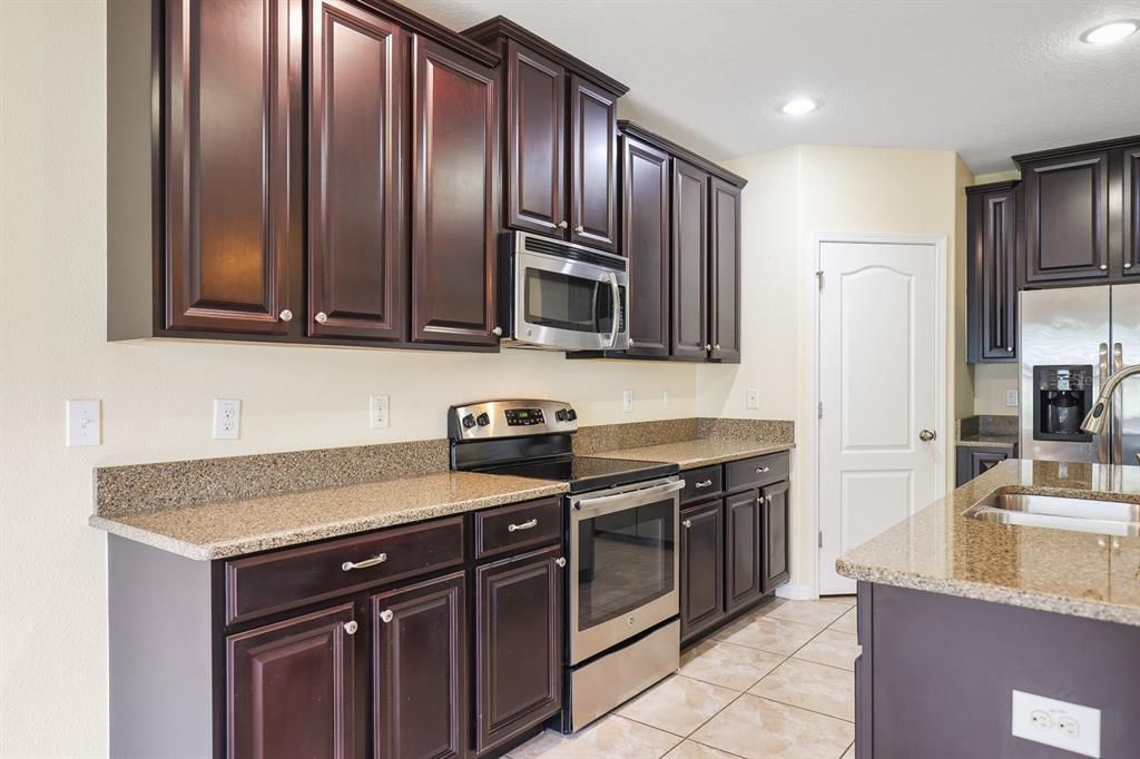 For Rent: $2,600 (4 beds, 2 baths, 2109 Square Feet)