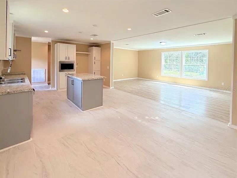 For Sale: $148,000 (3 beds, 2 baths, 1080 Square Feet)