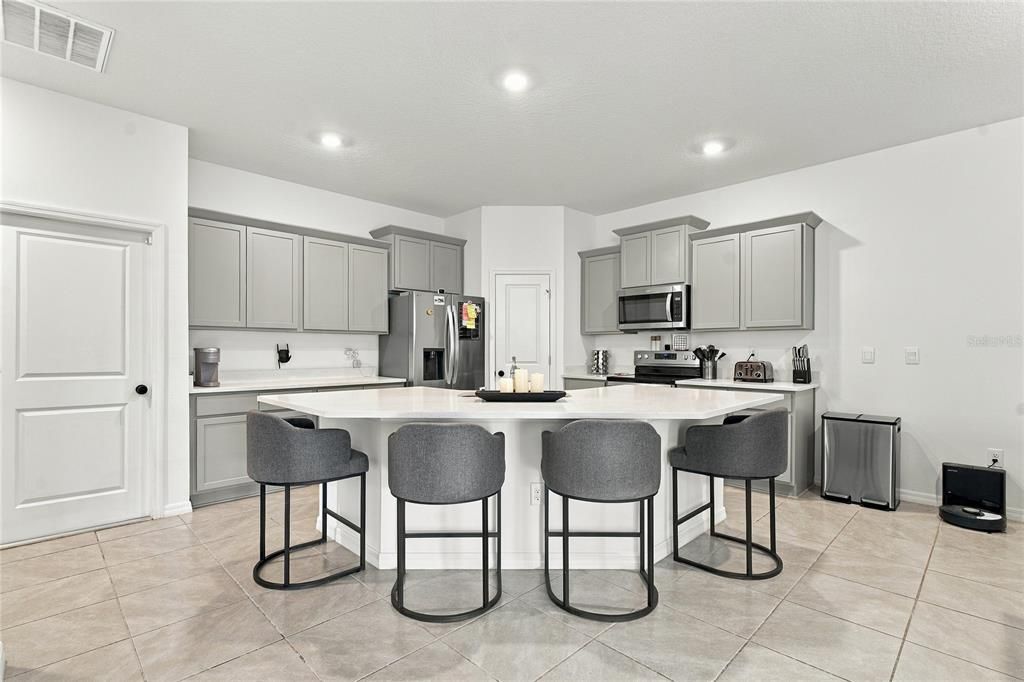 For Sale: $344,900 (3 beds, 2 baths, 1587 Square Feet)