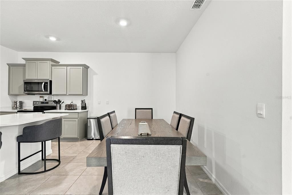 For Sale: $344,900 (3 beds, 2 baths, 1587 Square Feet)