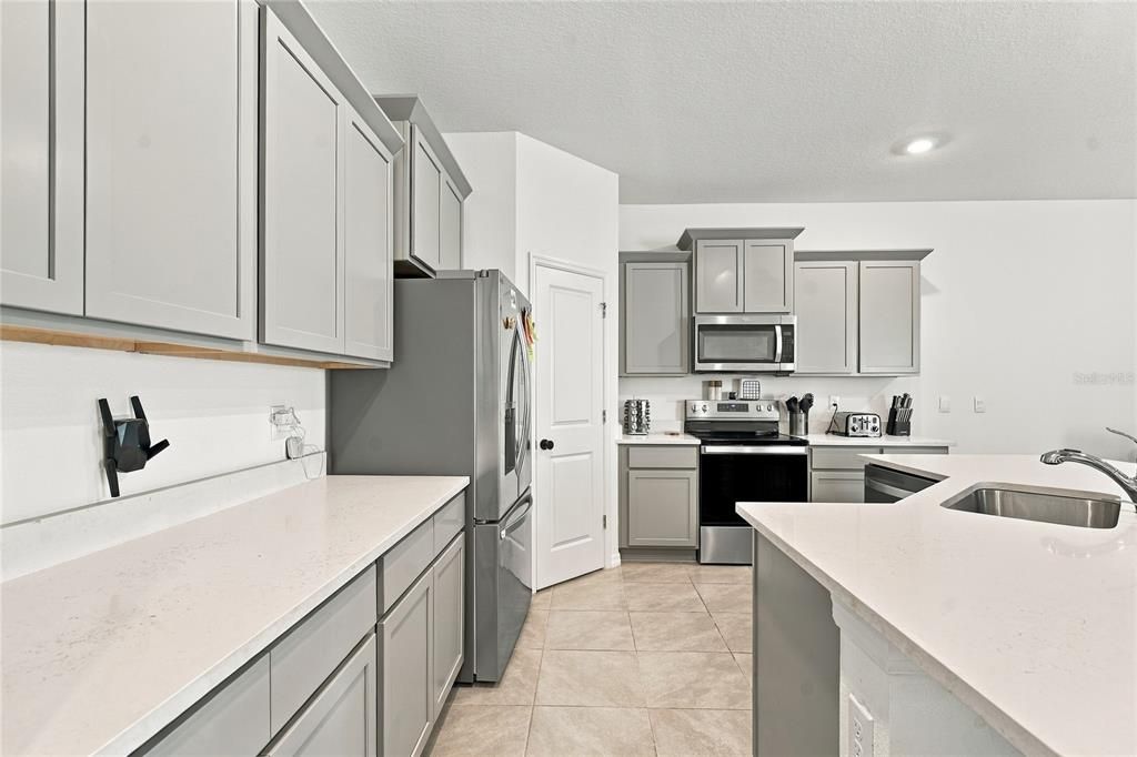 For Sale: $344,900 (3 beds, 2 baths, 1587 Square Feet)
