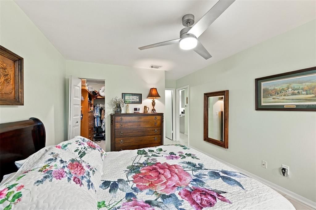 For Sale: $155,900 (2 beds, 2 baths, 1132 Square Feet)