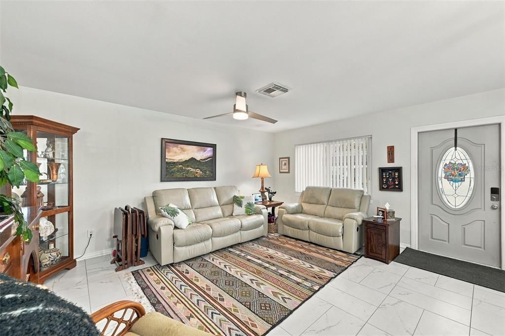 For Sale: $155,900 (2 beds, 2 baths, 1132 Square Feet)