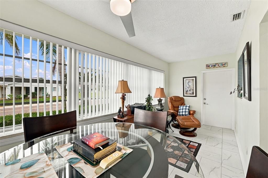 For Sale: $155,900 (2 beds, 2 baths, 1132 Square Feet)