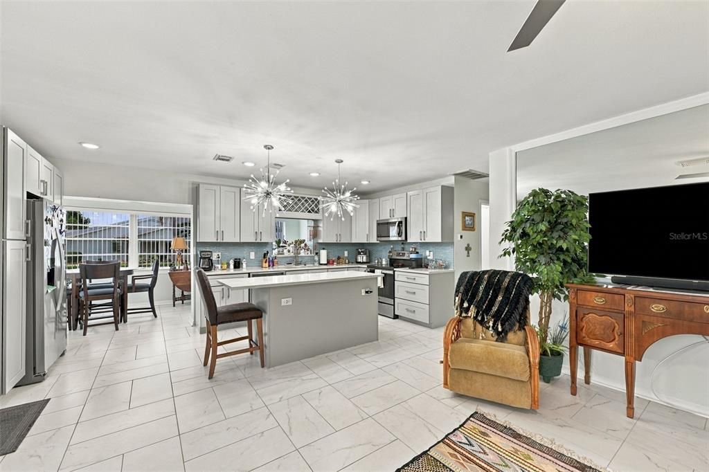 For Sale: $155,900 (2 beds, 2 baths, 1132 Square Feet)