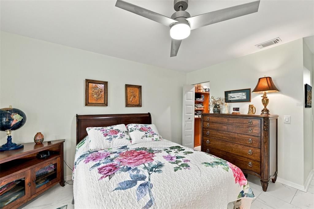 For Sale: $155,900 (2 beds, 2 baths, 1132 Square Feet)