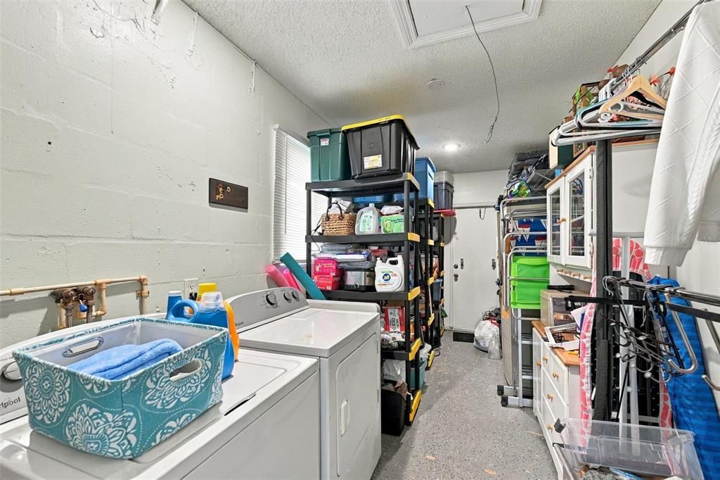 For Sale: $155,900 (2 beds, 2 baths, 1132 Square Feet)