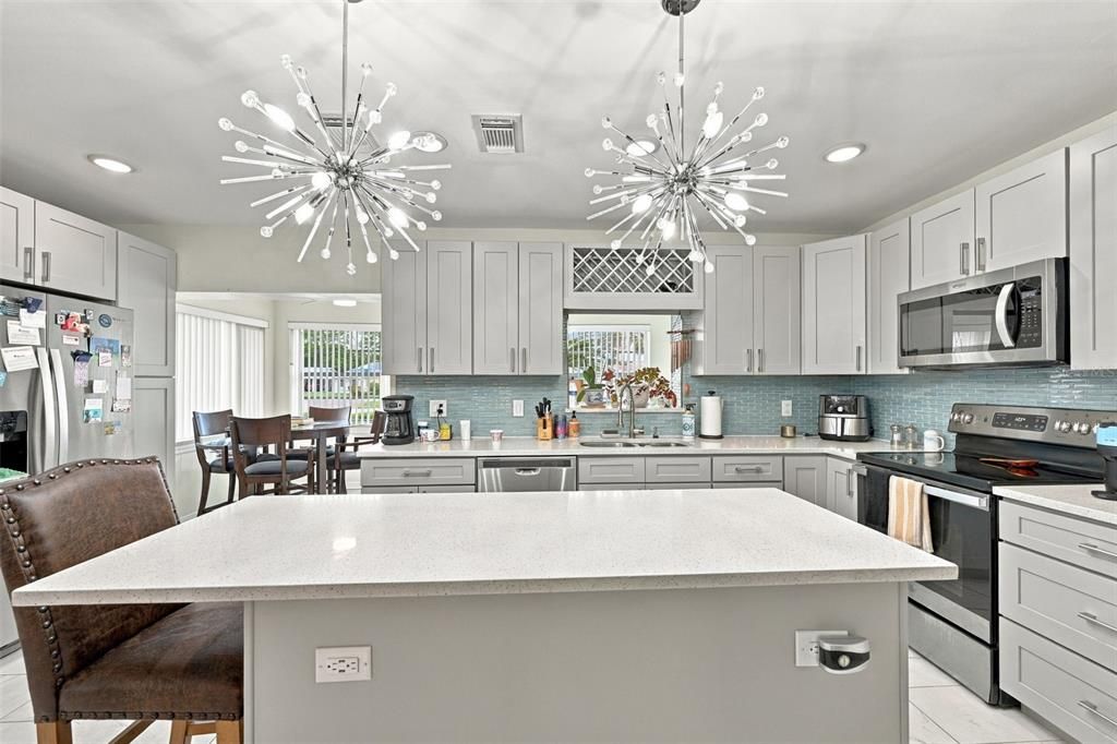 For Sale: $155,900 (2 beds, 2 baths, 1132 Square Feet)