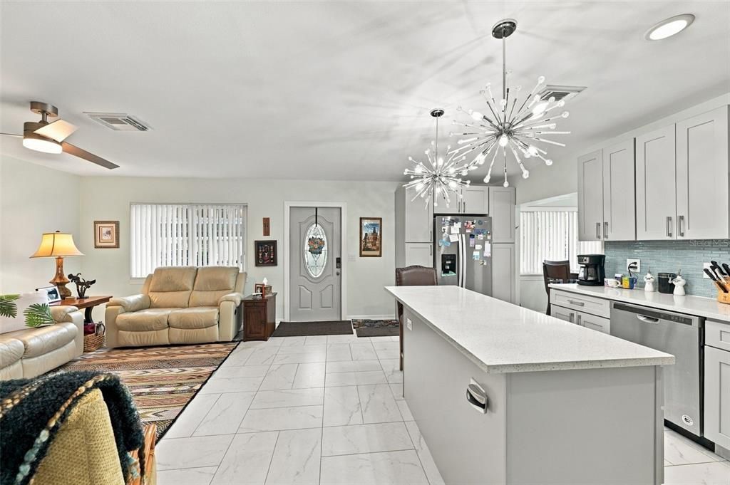 For Sale: $155,900 (2 beds, 2 baths, 1132 Square Feet)