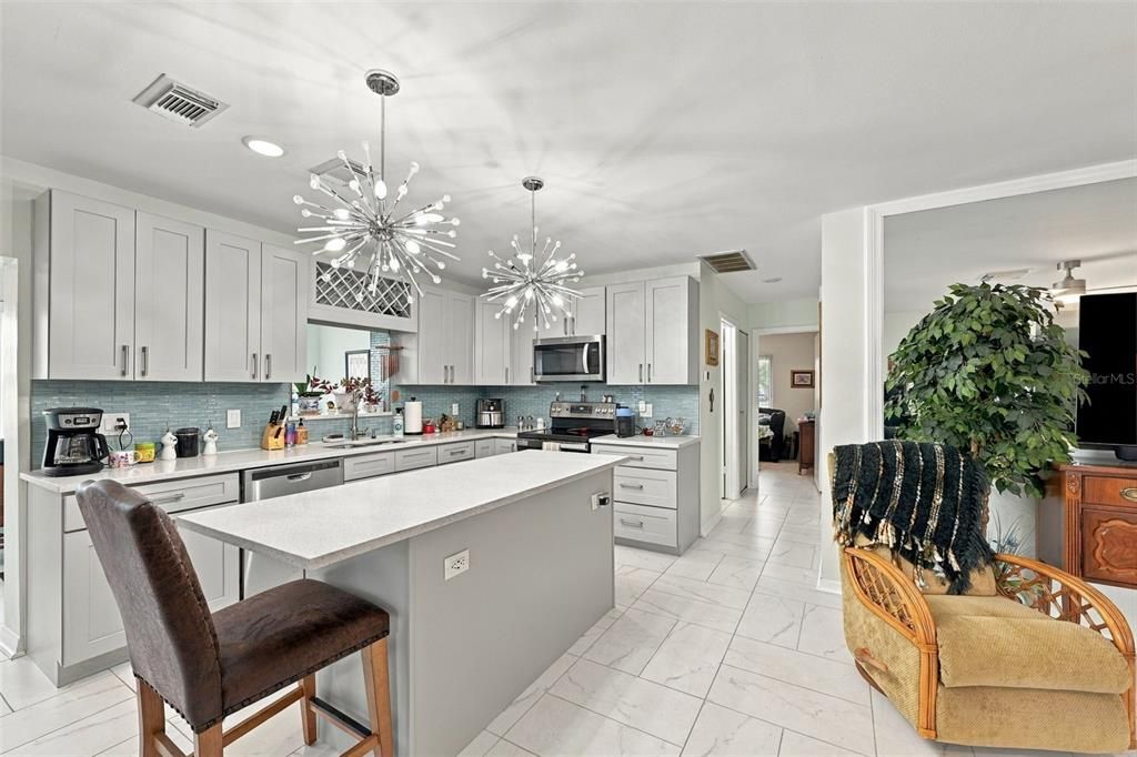 For Sale: $155,900 (2 beds, 2 baths, 1132 Square Feet)