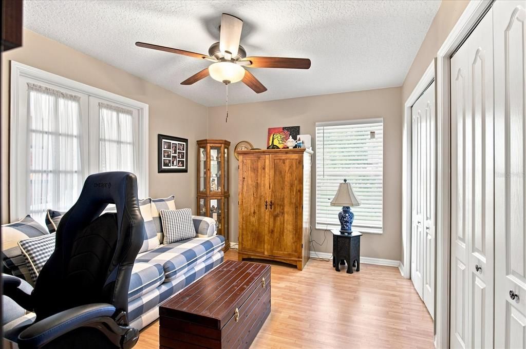 En Venta: $595,000 (4 camas, 2 baños, 2463 Pies cuadrados)