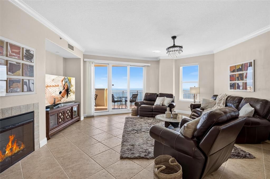 For Sale: $949,000 (3 beds, 3 baths, 2461 Square Feet)