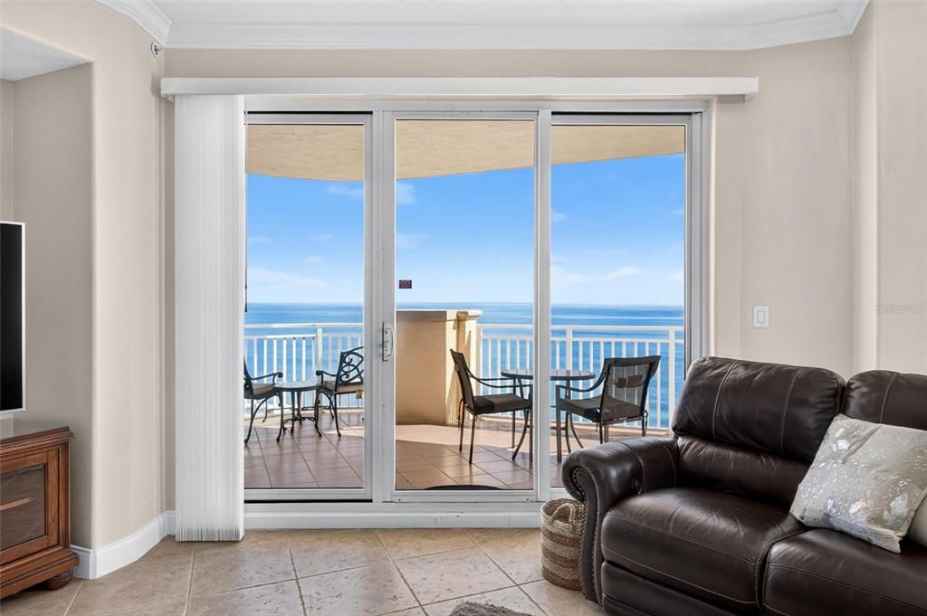 For Sale: $949,000 (3 beds, 3 baths, 2461 Square Feet)