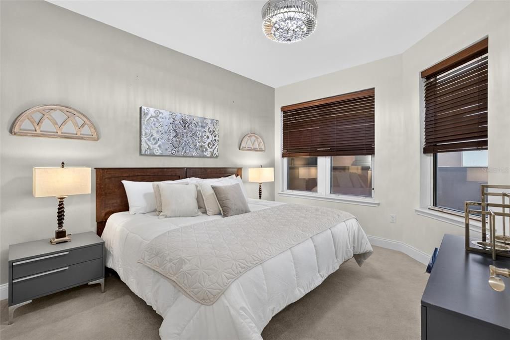 For Sale: $949,000 (3 beds, 3 baths, 2461 Square Feet)