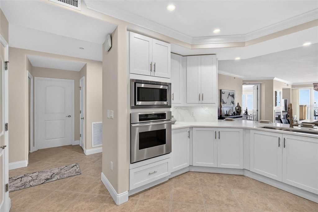 For Sale: $949,000 (3 beds, 3 baths, 2461 Square Feet)