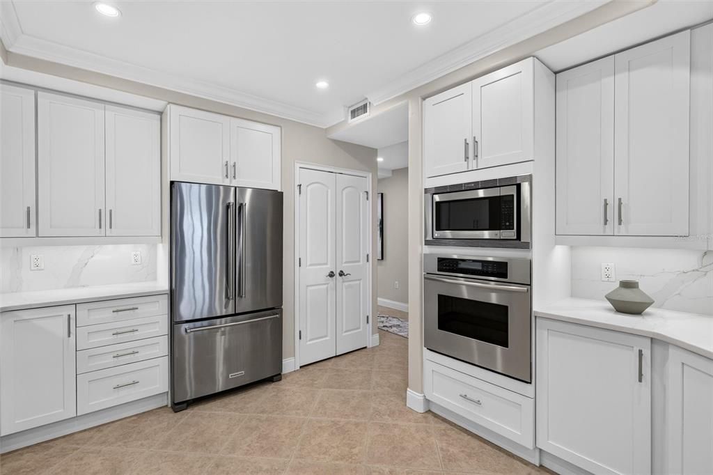 For Sale: $949,000 (3 beds, 3 baths, 2461 Square Feet)