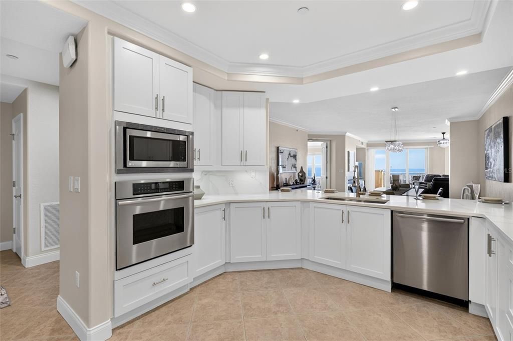 For Sale: $949,000 (3 beds, 3 baths, 2461 Square Feet)