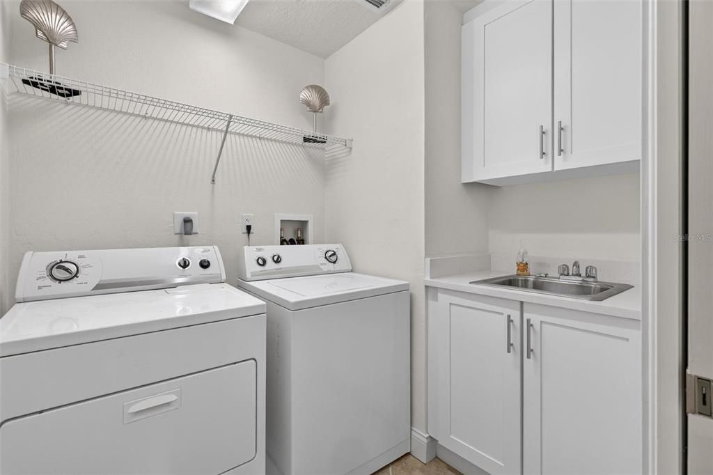 For Sale: $949,000 (3 beds, 3 baths, 2461 Square Feet)