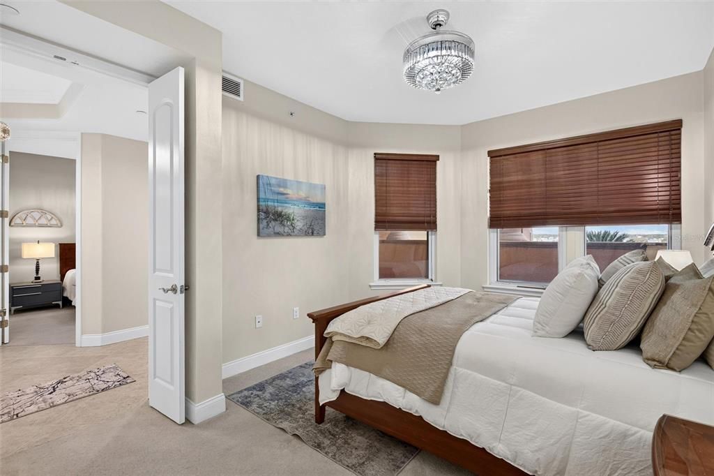 For Sale: $949,000 (3 beds, 3 baths, 2461 Square Feet)