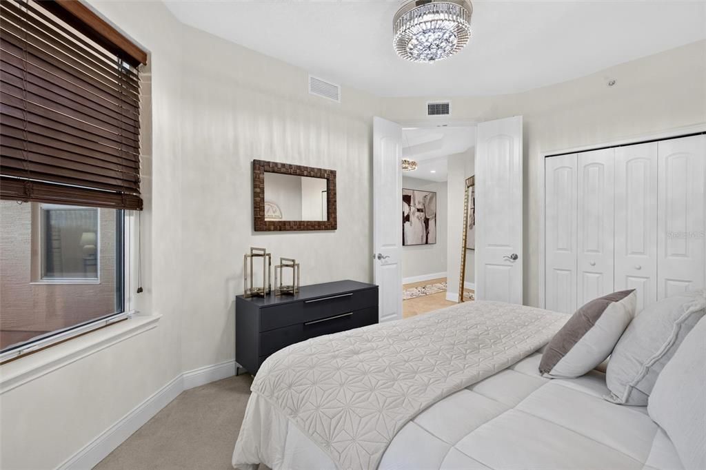 For Sale: $949,000 (3 beds, 3 baths, 2461 Square Feet)