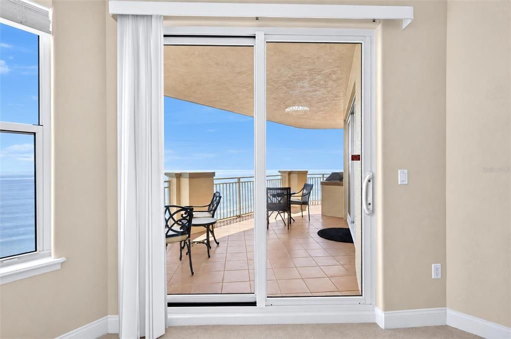 For Sale: $949,000 (3 beds, 3 baths, 2461 Square Feet)