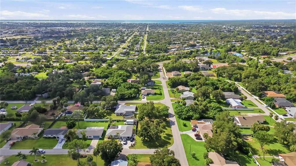 En Venta: $415,000 (3 camas, 2 baños, 2212 Pies cuadrados)
