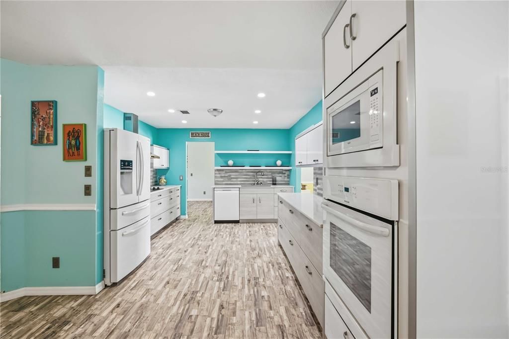En Venta: $415,000 (3 camas, 2 baños, 2212 Pies cuadrados)