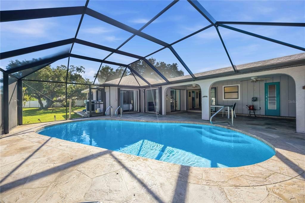 En Venta: $415,000 (3 camas, 2 baños, 2212 Pies cuadrados)
