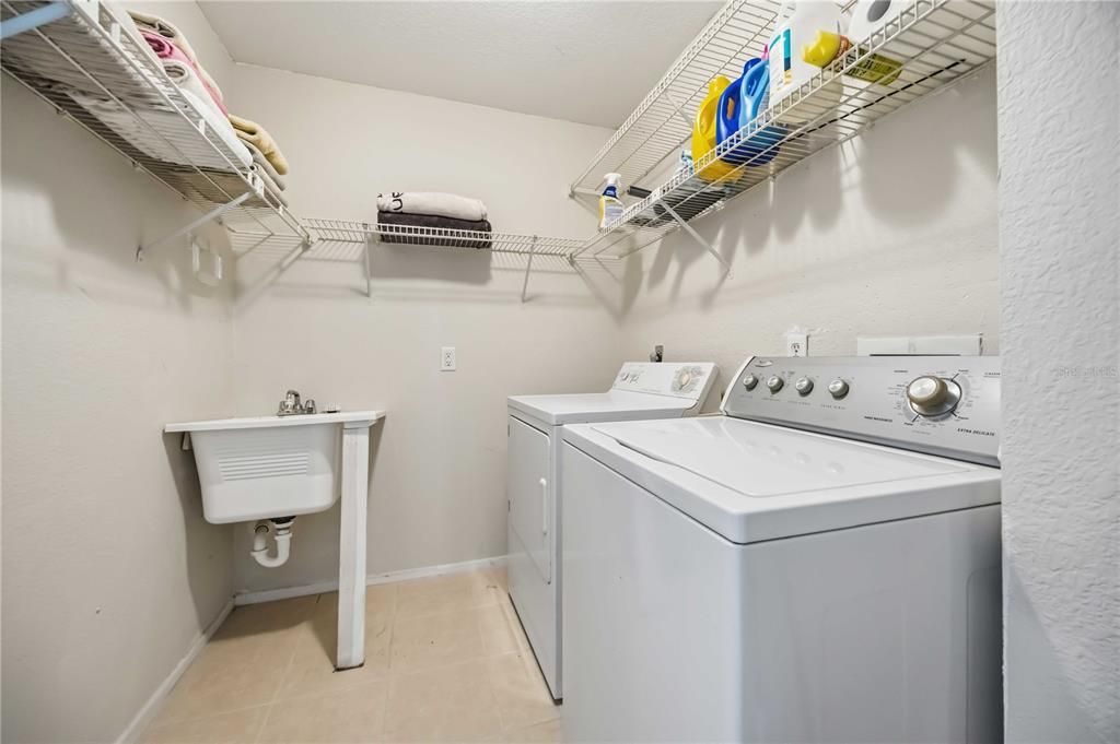 En Venta: $415,000 (3 camas, 2 baños, 2212 Pies cuadrados)
